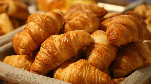 Perfecting the Art of the Croissant: A Comprehensive Guide to Baking Flaky, Golden-Brown French Croissants